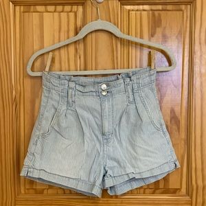 American Eagle striped jean shorts! Women’s size 2!